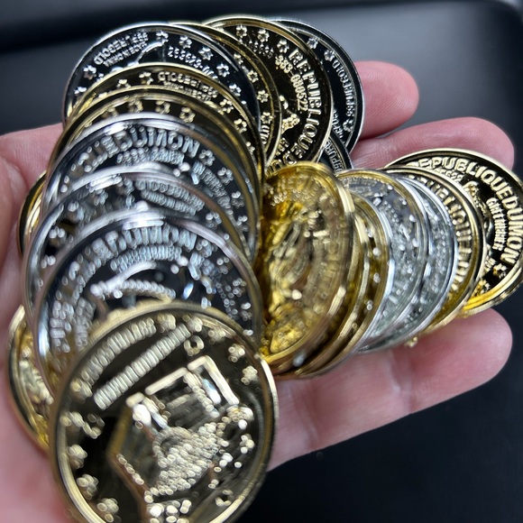 Bookmark Closet Here - Picture 3 of 16